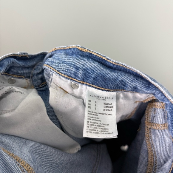 American Eagle Distressed Mom Jeans Light Wash Size 0 - Picture 6 of 8